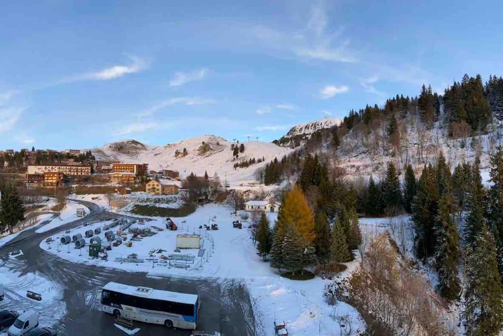 Studio Refait A Neuf Avec Balcon - Famille - Parking Couvert Chamrousse Exterior foto
