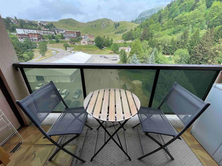 Studio Refait A Neuf Avec Balcon - Famille - Parking Couvert Chamrousse Exterior foto